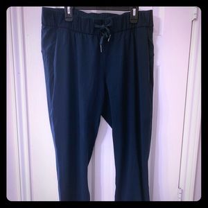 Lululemon on the fly pants